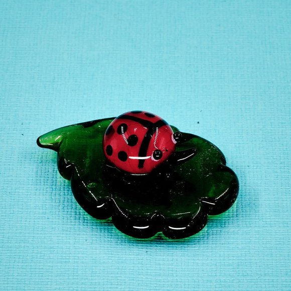 Miniature Glass Animals, Ladybug on Leaf, Vintage Glass Collectibles - Picture 4 of 12